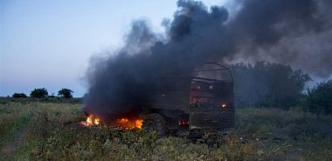 Артиллерия и авиация наносят удары по террористам в Донбассе - Фото