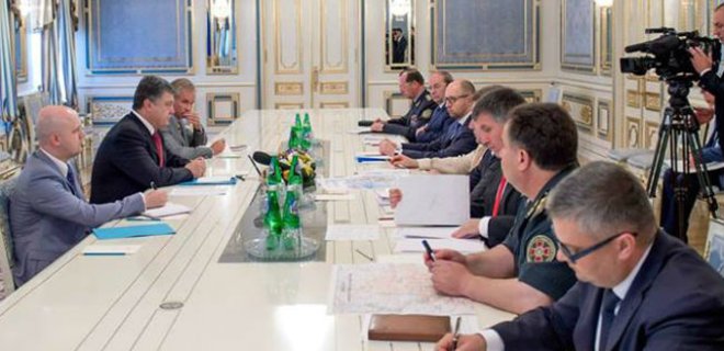 Порошенко проводит совещание с руководителями силовиков - Фото