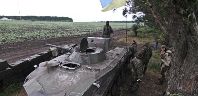 Силы АТО отбили 4 атаки у Мариновки, уничтожили 3 танка - Тымчук - Фото