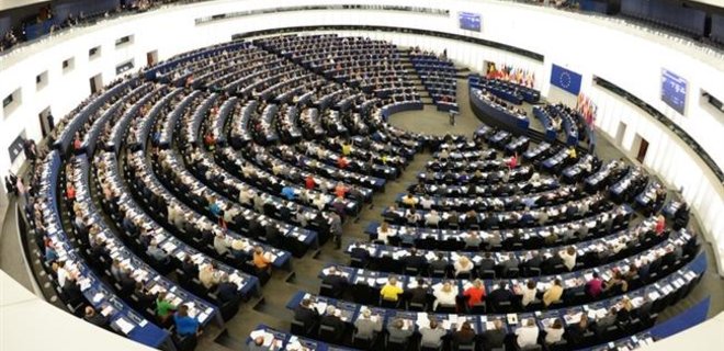 Европарламент призвал страны ЕС запретить продажу оружия России - Фото
