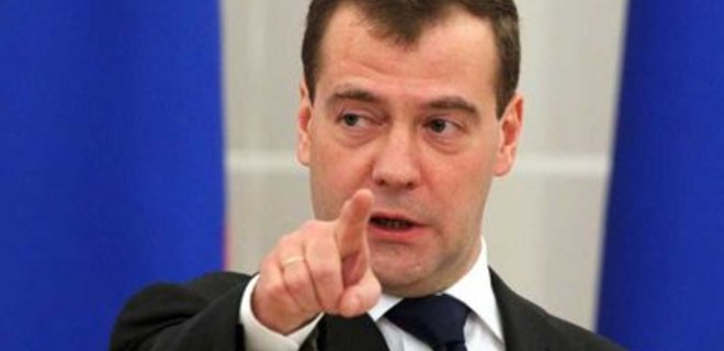 Медведев: Санкции не помогут Украине - Фото