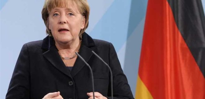 Меркель призвала Францию приостановить продажу Мистралей России - Фото