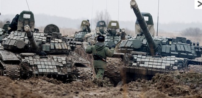 СНБО: Россия продолжает стягивать к границе танки и бронетехнику - Фото