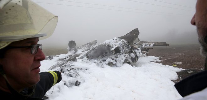 На Тайване 51 человек погиб при посадке самолета - Фото