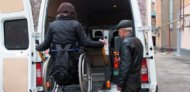 Боевики ДНР угнали две машины для инвалидов-колясочников - Фото