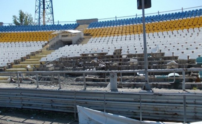 В Луганске террористы обстреляли из минометов стадион "Зари"
