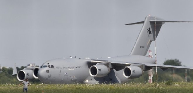 В Нидерланды отправлено 75 контейнеров с останками жертв Boeing - Фото