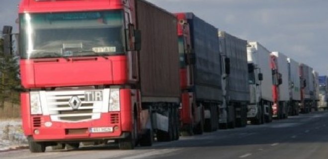Крым вводит контроль транзитных грузов из Украины - Фото
