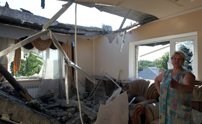 Террористы уничтожают Горловку из "Града": фото разрушений