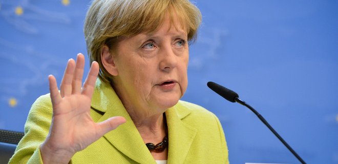 Меркель готова прервать отпуск ради санкций для России - Фото