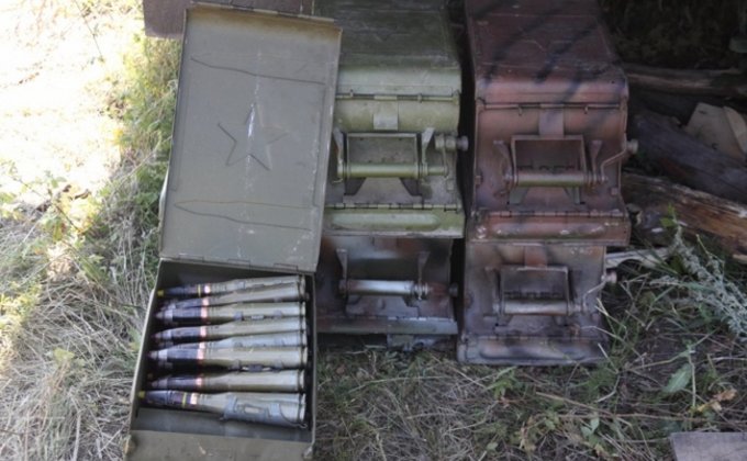 Силовики нашли тайник с оружием и боеприпасами в Семеновке