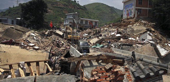 Число жертв землетрясения в Китае приблизилось к 600 - Фото