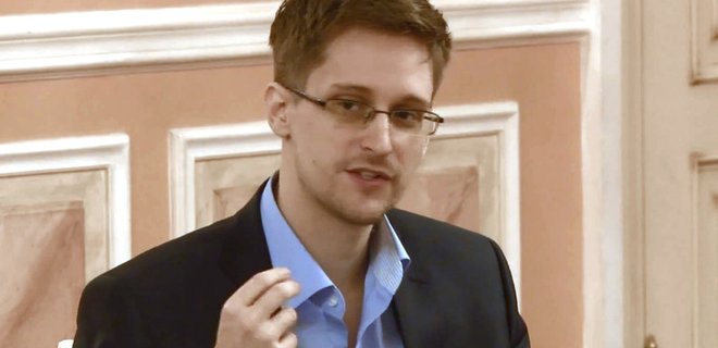 Сноудену продлили срок пребывания в России на три года - Фото