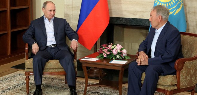 Путин и Назарбаев обсуждают возможность переговоров с Порошенко  - Фото