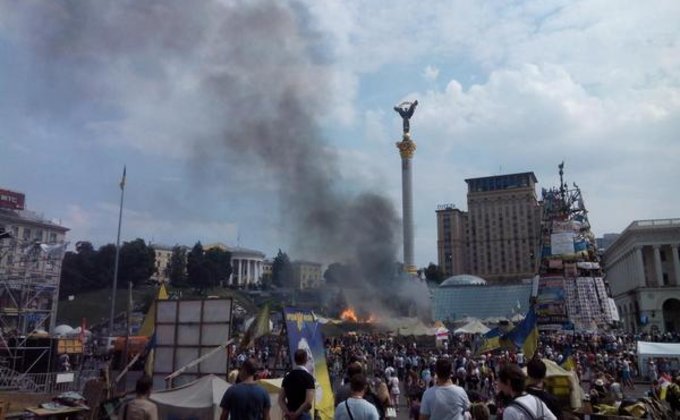 Как на Майдане убирали баррикады: фото с субботника