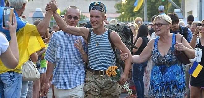 Николаев торжественно встретил военных, вернувшихся из зоны АТО  - Фото