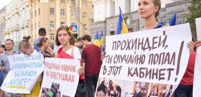 В Харькове подрались сторонники и противники Кернеса  - Фото