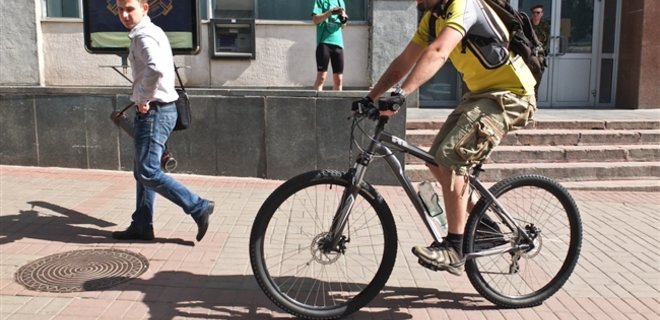 Власти Киева расширят число велодорожек в столице - Фото