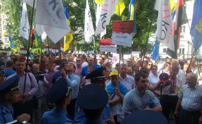 Активисты пришли на суд по делу о запрете КПУ: фоторепортаж