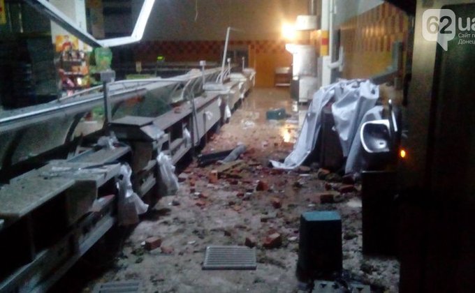 В Ясиноватой боевики ДНР разграбили супермаркет: фото последствий
