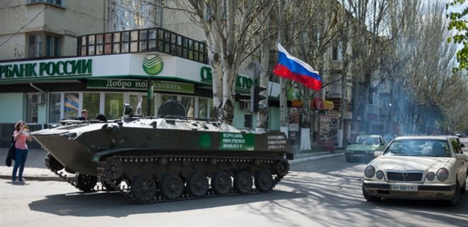 В Луганск вошла колонна боевиков из 13 танков и более 30 авто - Фото