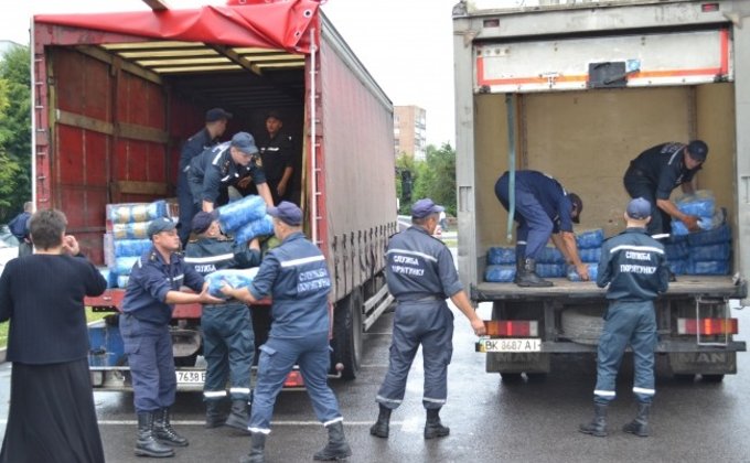 ГСЧС доставила Донбассу более 1200 тонн гуманитарной помощи: фото