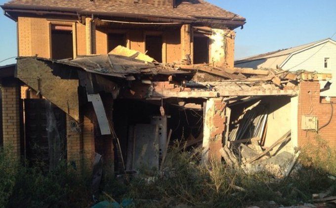 Террористы продолжают обстреливать жилые дома в Донецке 