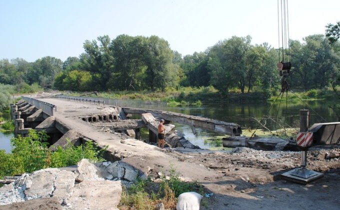 ГСЧС восстанавливает 94-метровый мост через Северский Донец: фото