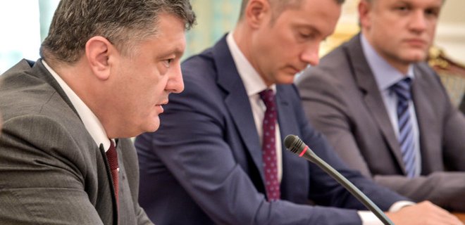 Порошенко подписал закон о возобновлении военных прокуратур  - Фото