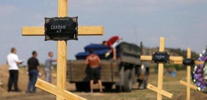 В Донбассе в поле нашли кладбище террористов - батальон Киев-1 - Фото