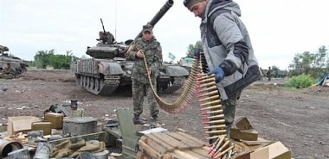 На Донетчине силы АТО обстреляли 2 колонны бронетехники из России - Фото