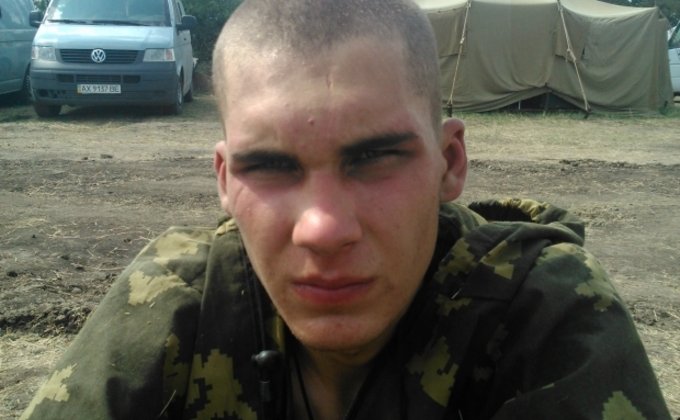Обнародованы фото российских десантников, задержанных в Донбассе
