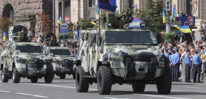Военная техника с парада на Крещатике уже направлена в зону АТО - Фото