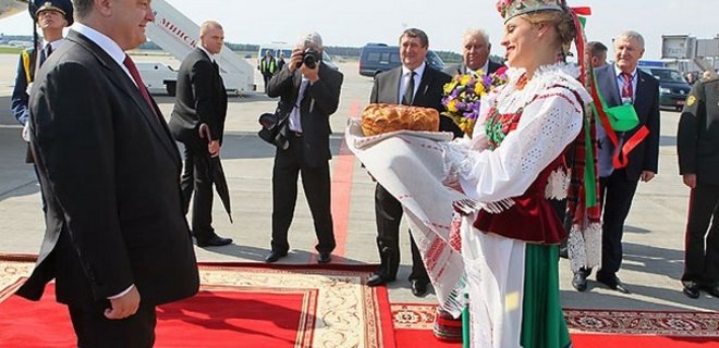 Порошенко и Лукашенко проводят встречу с глазу на глаз - Фото