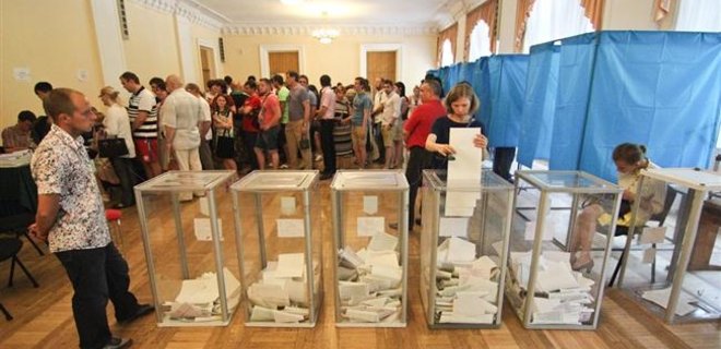 Выборы в Раду: ради жителей Донбасса могут перекроить округа - Фото