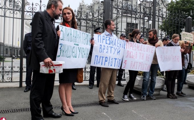 Активисты потребовали выслать помощь силовикам в Иловайск
