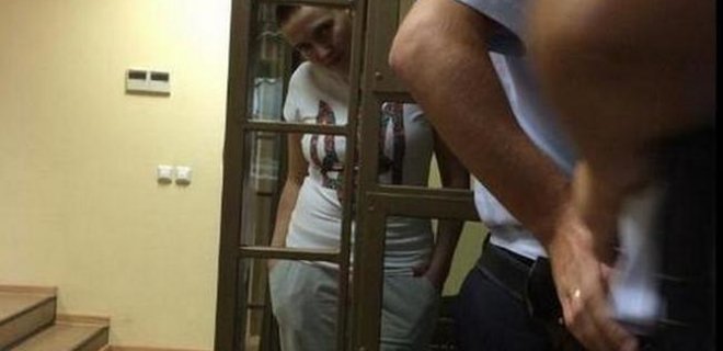 Надежду Савченко привезли из СИЗО в зал суда Воронежа - Фото