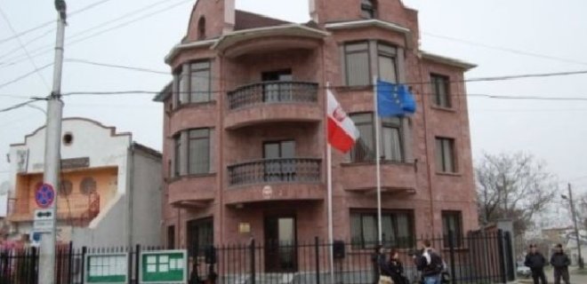 В Севастополе прекратило работу консульство Польши - Фото