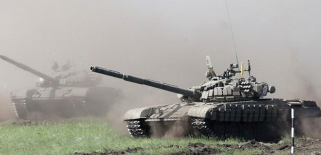 Российские танки и БТРы совершили провокацию на границе - Фото
