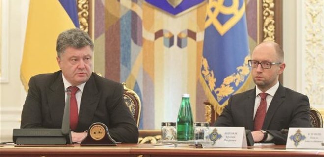 Яценюк поддержал Порошенко: Нужно менять глав оборонных ведомств - Фото