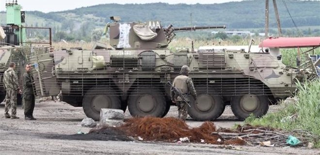 После танковой атаки бойцы АТО отступают от Лутугино - волонтер - Фото