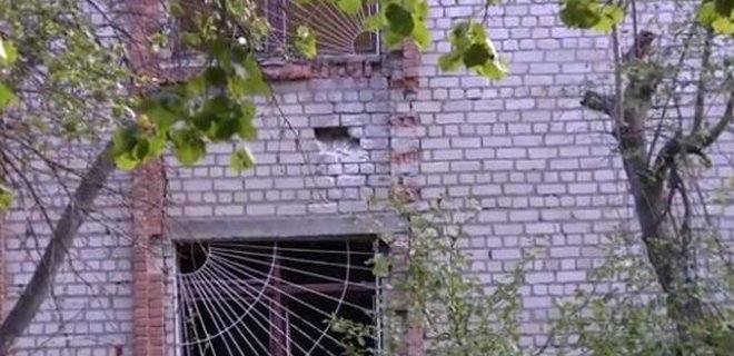 В Харькове неизвестные выстрелили из огнемета по военкомату - Фото