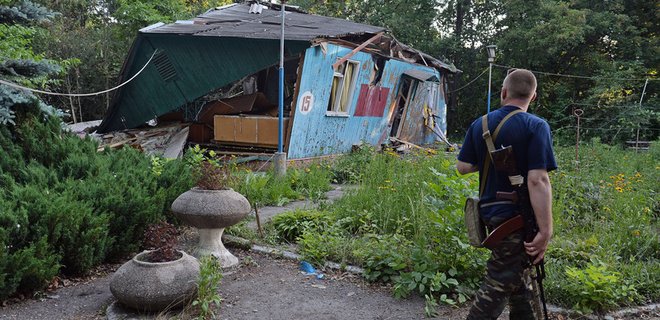 Террористы выгоняют жителей поселка в Донецкой области - СНБО - Фото