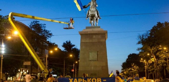 Власти Харькова пытались очистить город от украинской символики - Фото