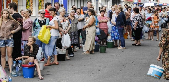 Ситуация в Луганске: нет воды, поставок продуктов, топлива - Фото
