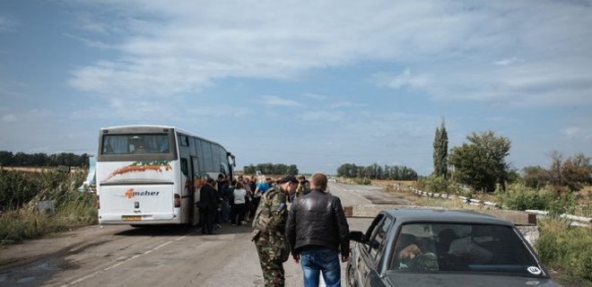 На Луганщине боевики обстреляли автобус: есть погибшие - Фото