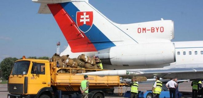 Словакия прислала самолет гуманитарной помощи для бойцов АТО - Фото