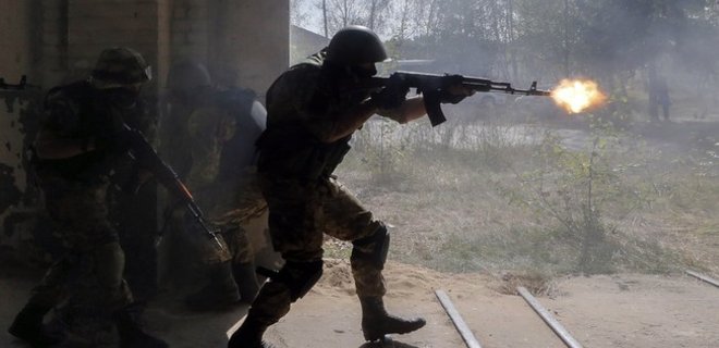 Боевики обстреляли колонну сил АТО: три пограничника ранены - Фото