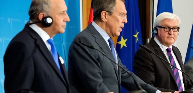 Главы МИД ФРГ, Франции и РФ обсудили ситуацию в Украине без Киева - Фото