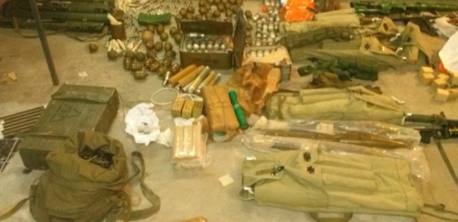 У жителя Днепропетровска изъяли огромный арсенал оружия - Фото